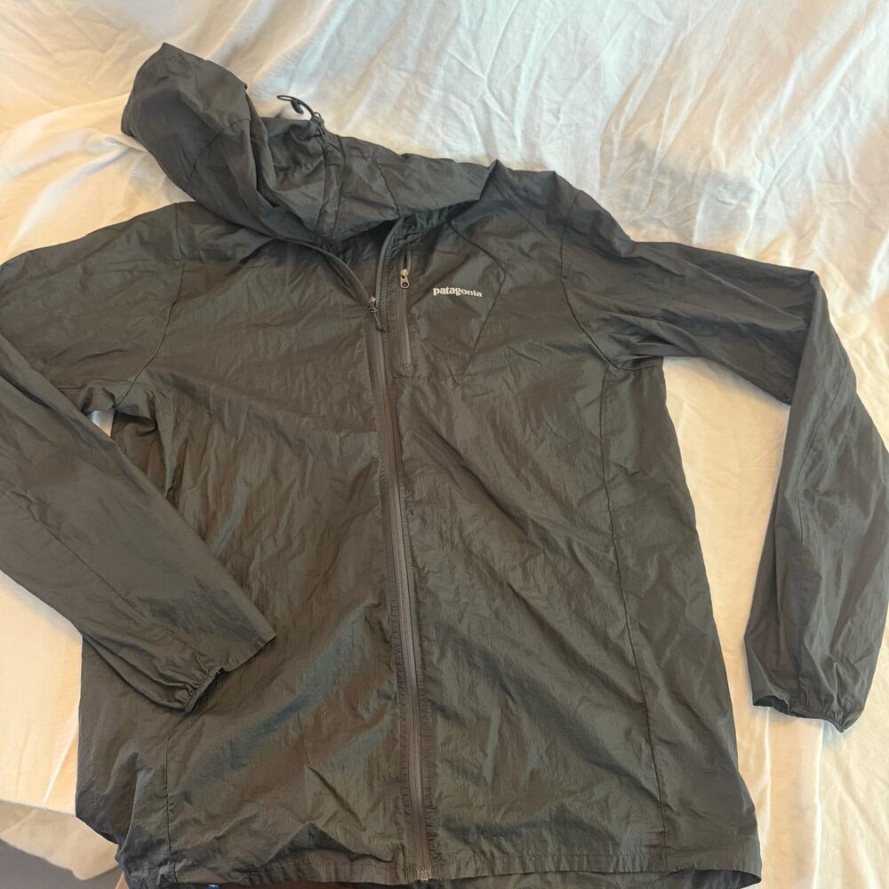 Patagonia black rain coat size medium